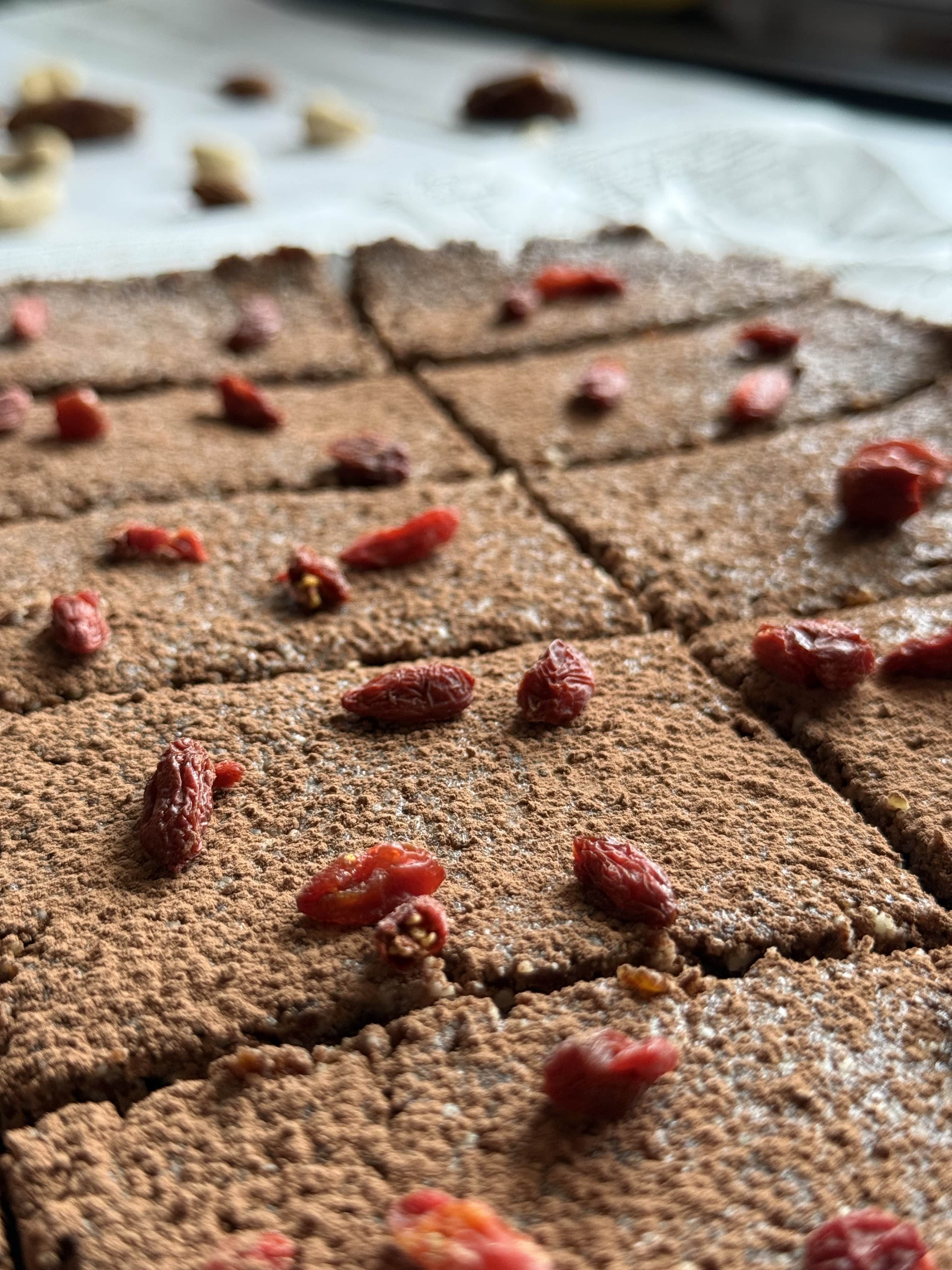 Batoane energizante cu migdale, caju și curmale