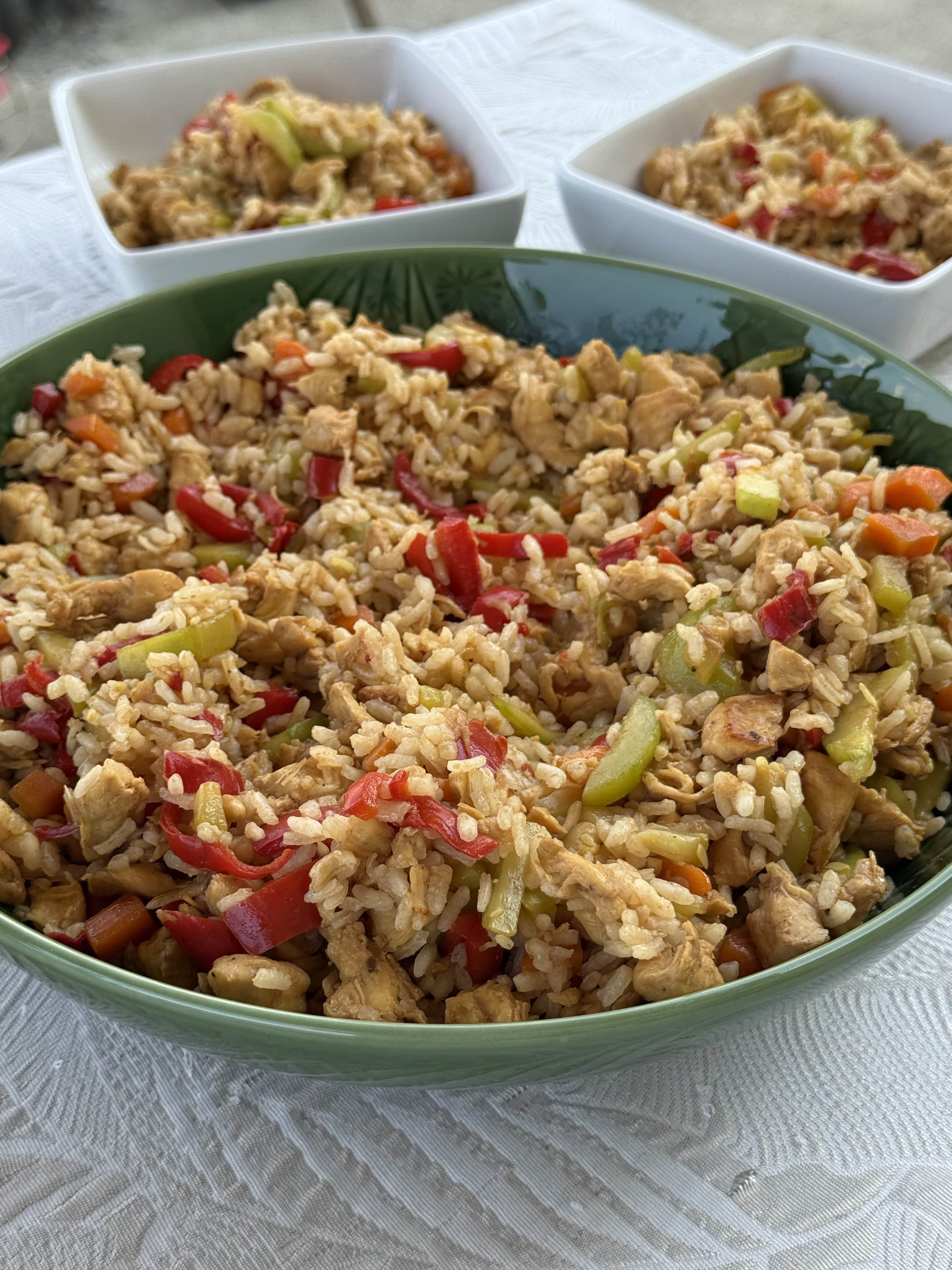 Mușchiuleț din piept de pui cu legume și orez