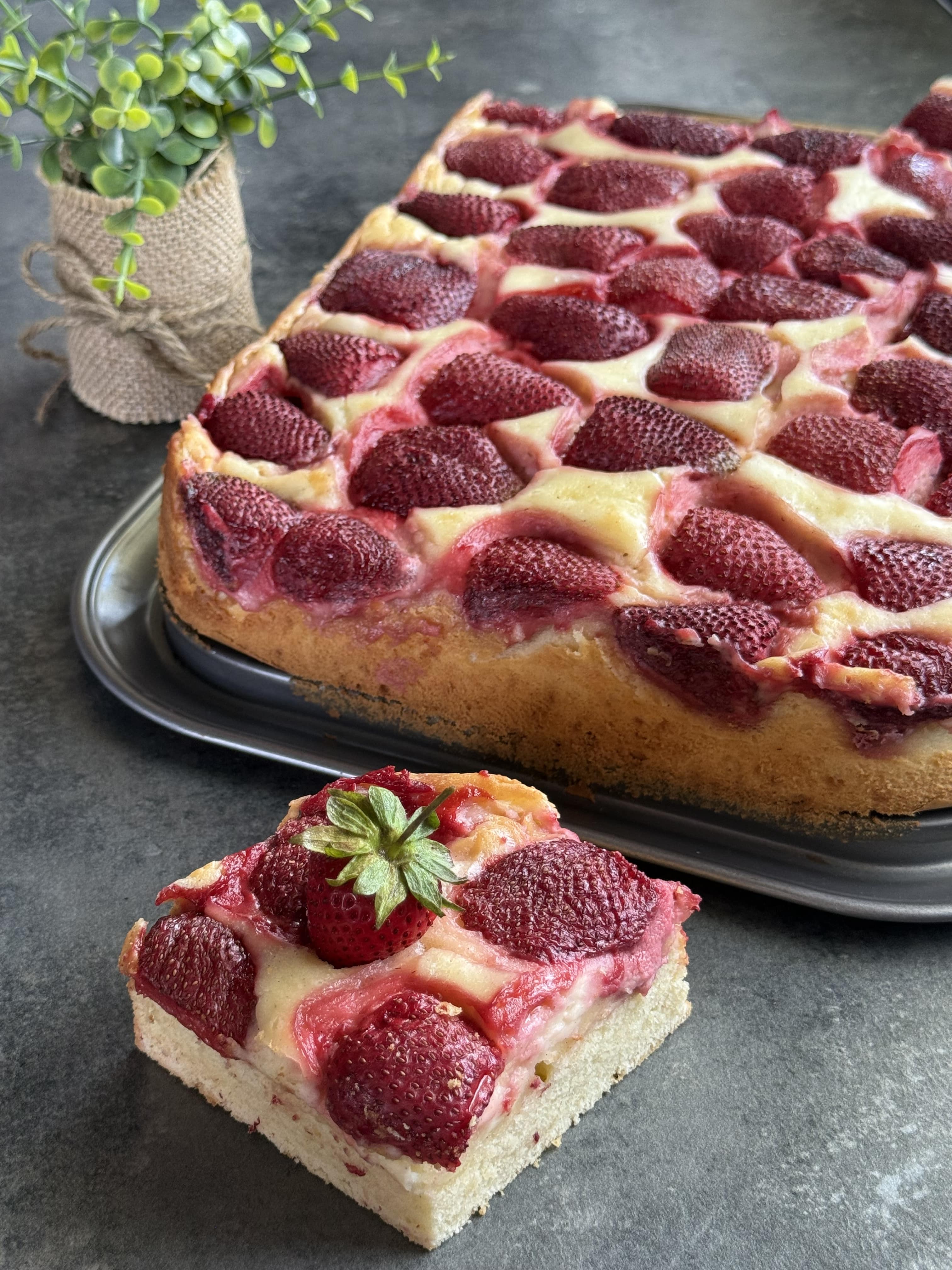 Prăjitură cu căpșuni