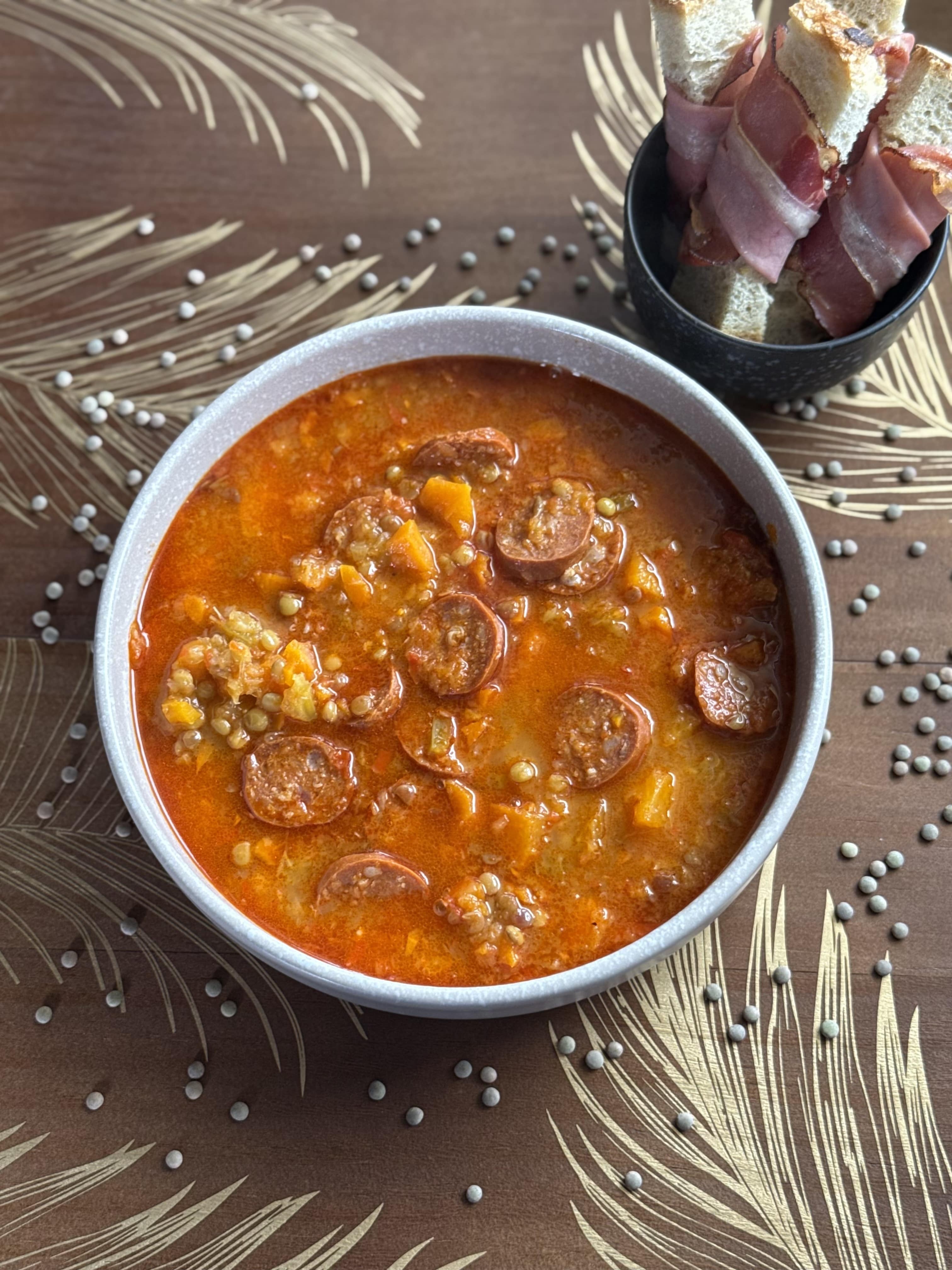 Supă de linte și chorizo